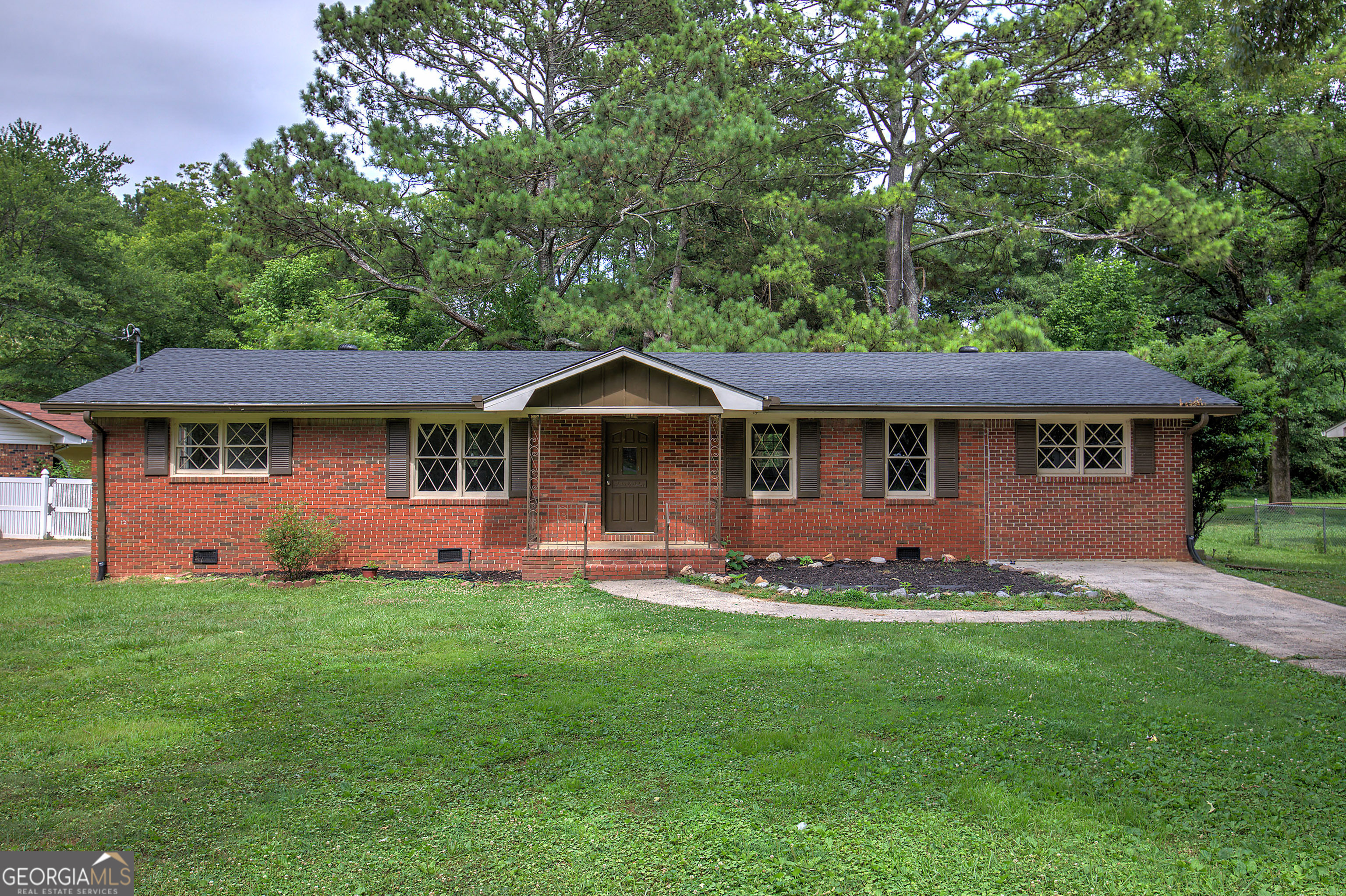 Property Photo:  404 Strawberry Lane SE  GA 30147 