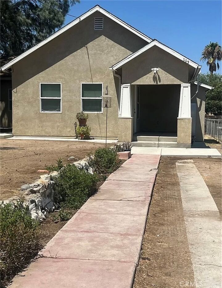 Property Photo:  305 W Sumner Avenue  CA 92530 
