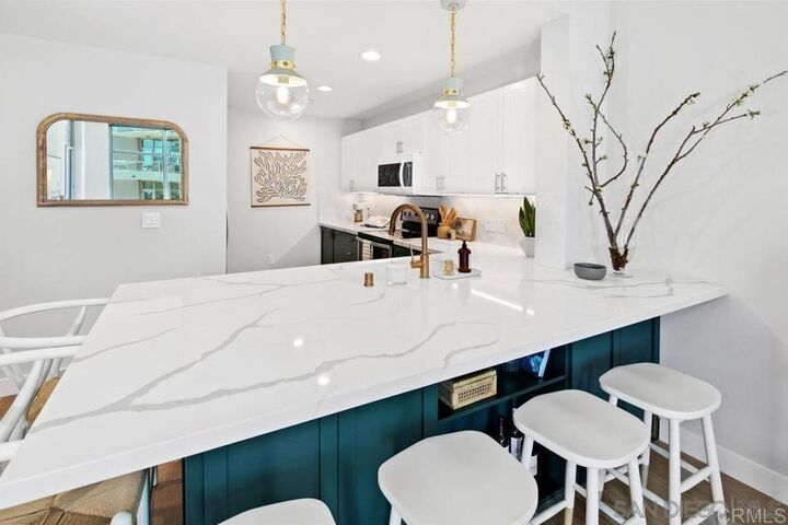 Property Photo:  253 10th Ave 629  CA 92101 