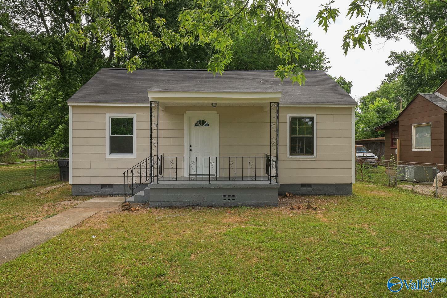 Property Photo:  106 6th Avenue NW  AL 35601 