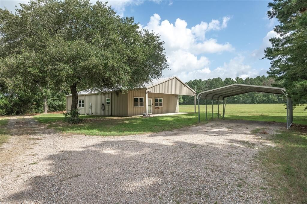 Property Photo: 1105 Private Road 5807 TX 75140