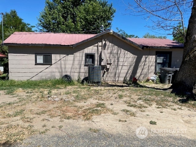 Property Photo: 3122 W 7th Avenue WA 99336
