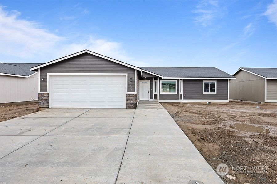Property Photo: 712 E Cascade Street WA 99344