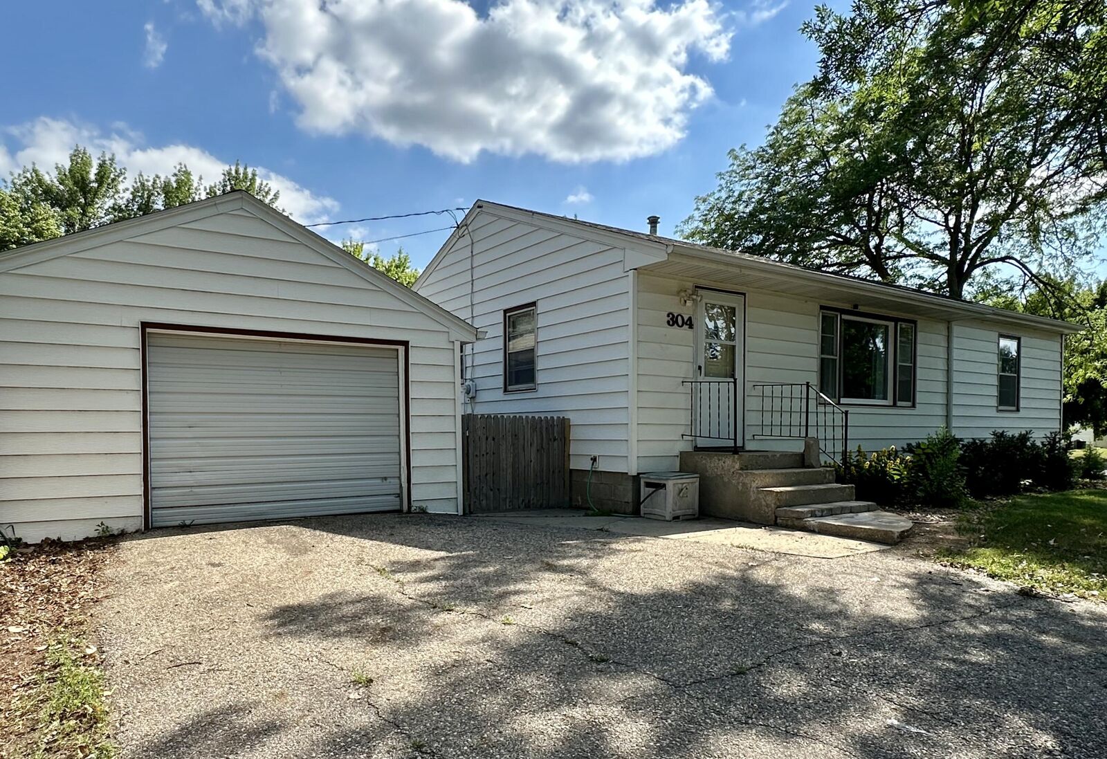 Property Photo:  304 NE 15th Ave  SD 57401 