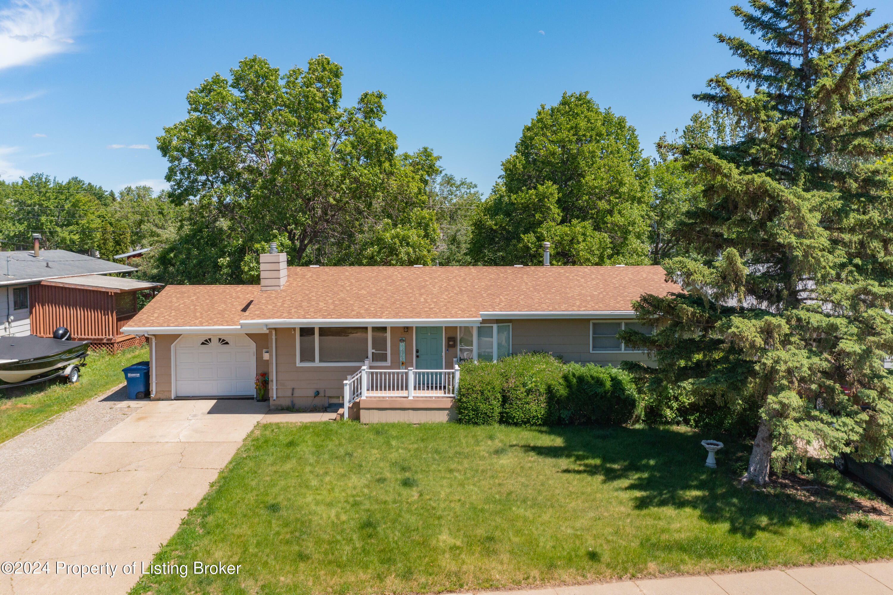 Property Photo:  1070 4th Avenue E  ND 58601 