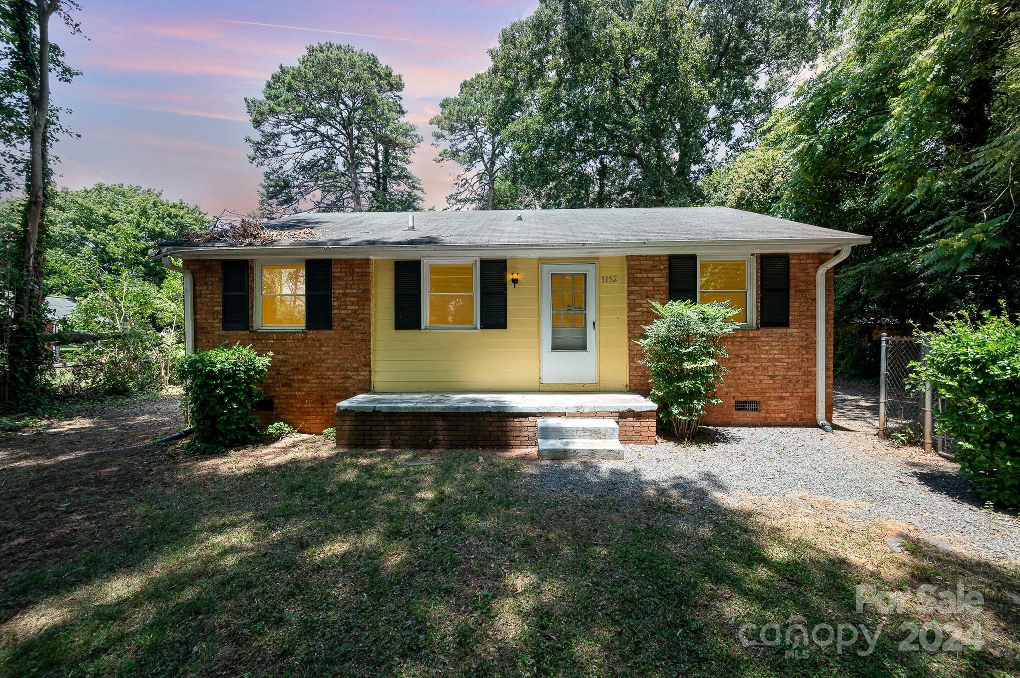 Property Photo:  5152 Grapevine Drive  NC 28217 