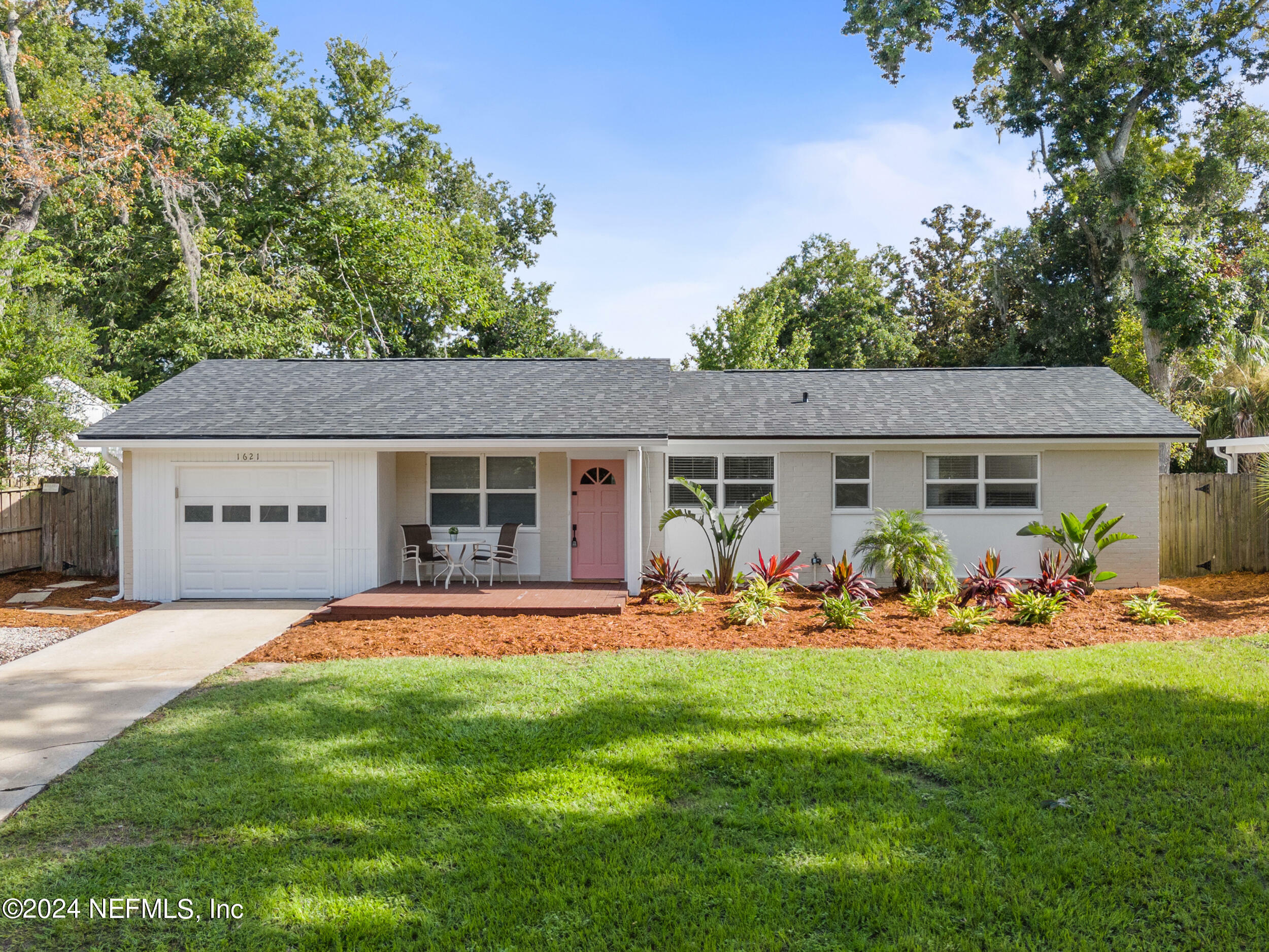 Property Photo:  1621 2nd Avenue N  FL 32250 