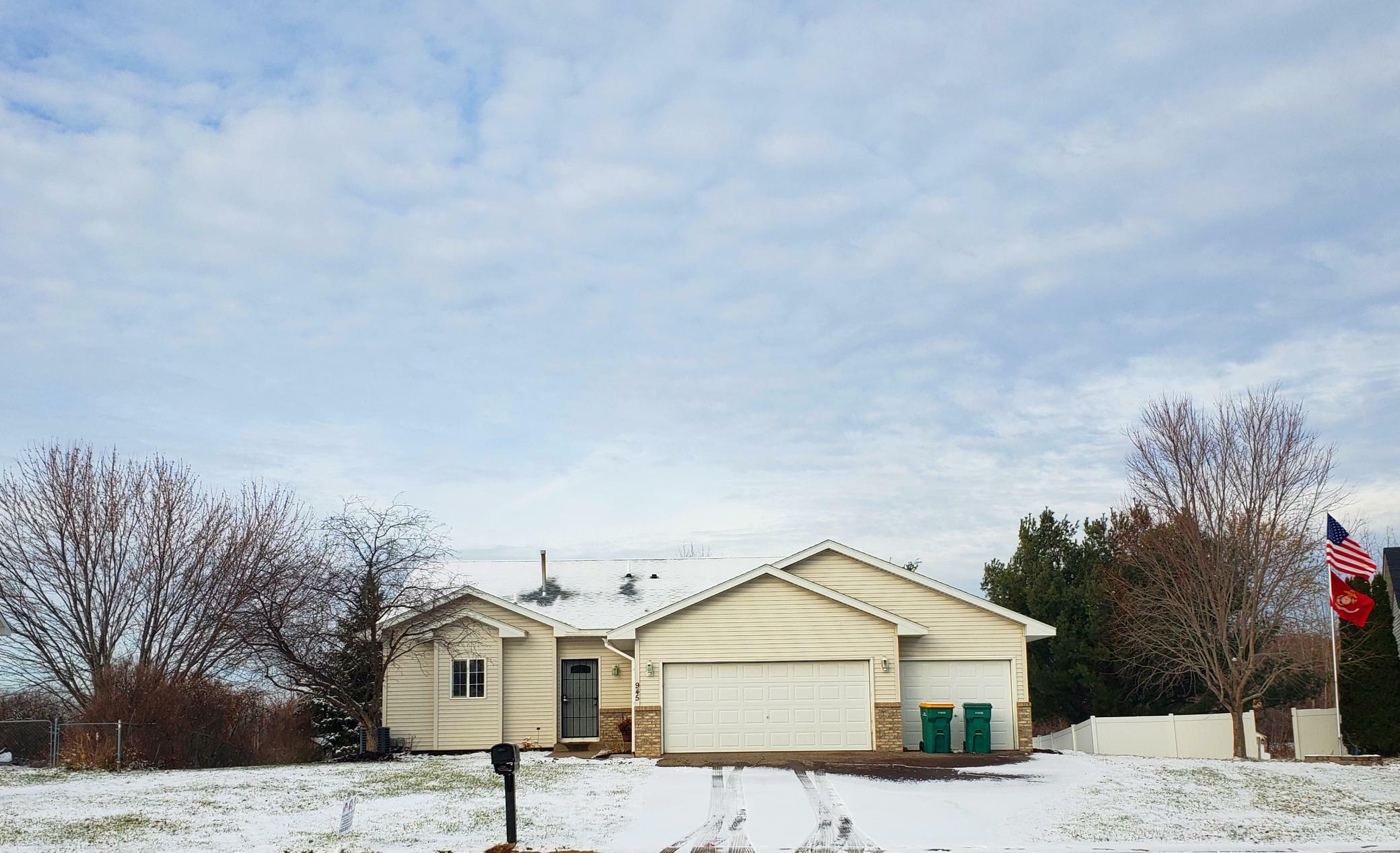 Property Photo:  945 Iris Court S  MN 55008 