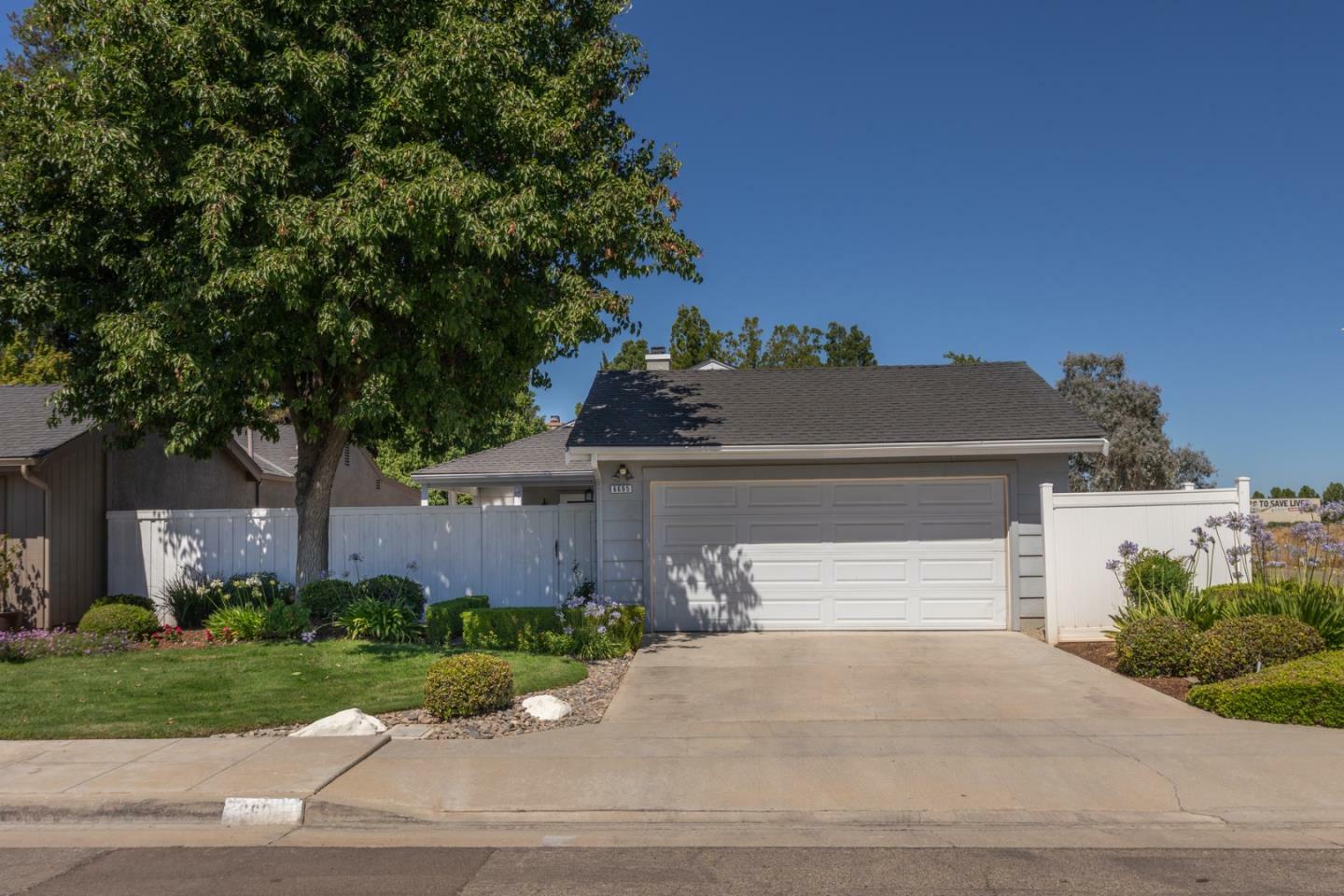 Property Photo: 6695 North Hanover Avenue CA 93722