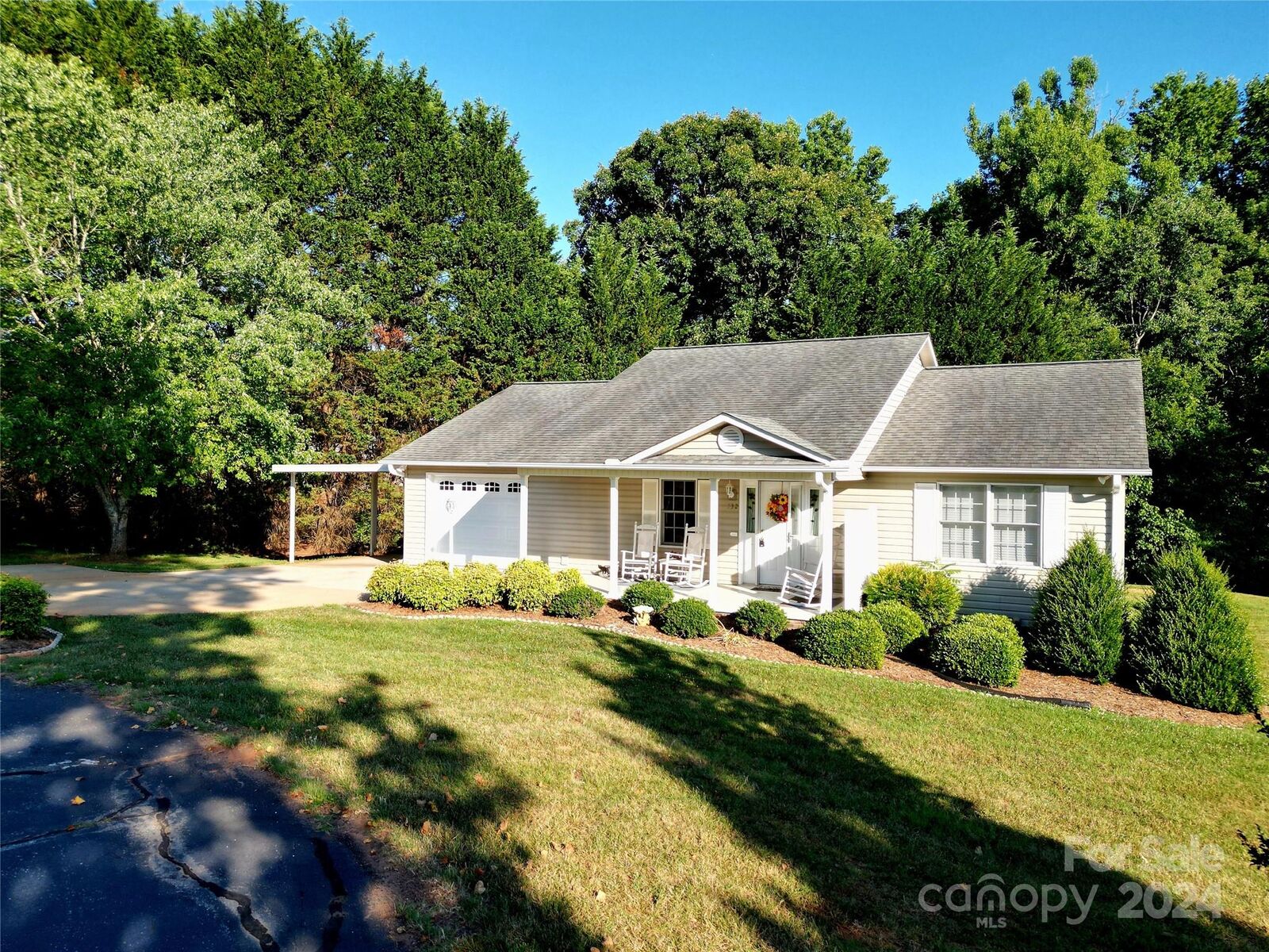 Property Photo: 132 Willow Court NC 28018