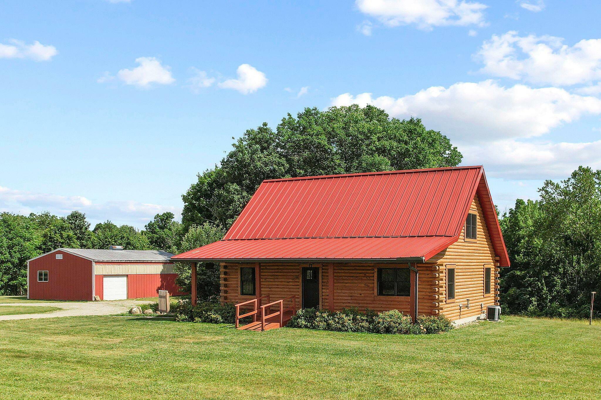 Property Photo:  463 Pleasantville Road NW  OH 43105 