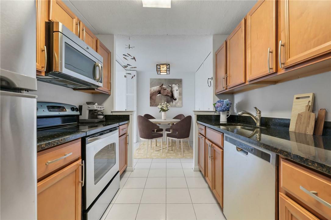 Property Photo:  100 High Point Drive 702  NY 10530 