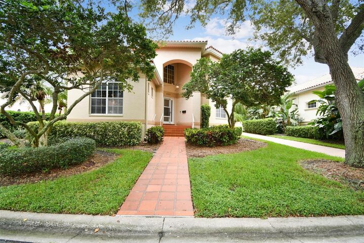 Property Photo: 4960 Sandpiper Lane S FL 33711