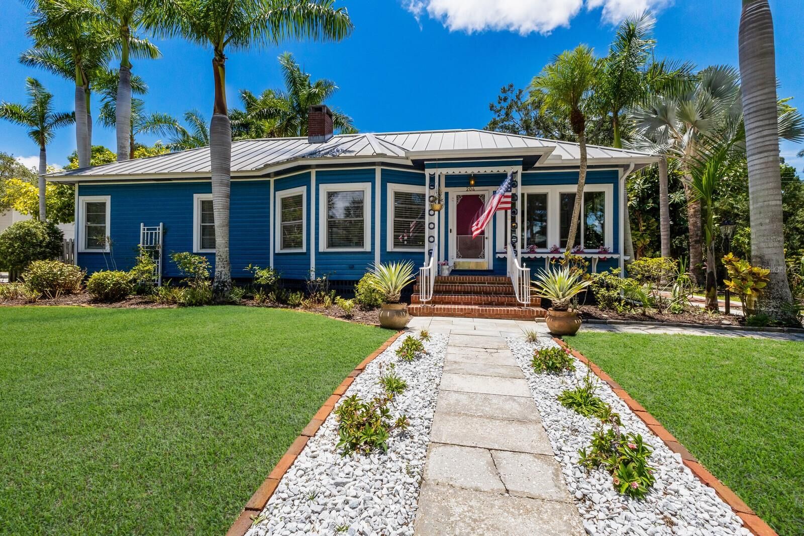 Property Photo:  204 24th Street W  FL 34205 
