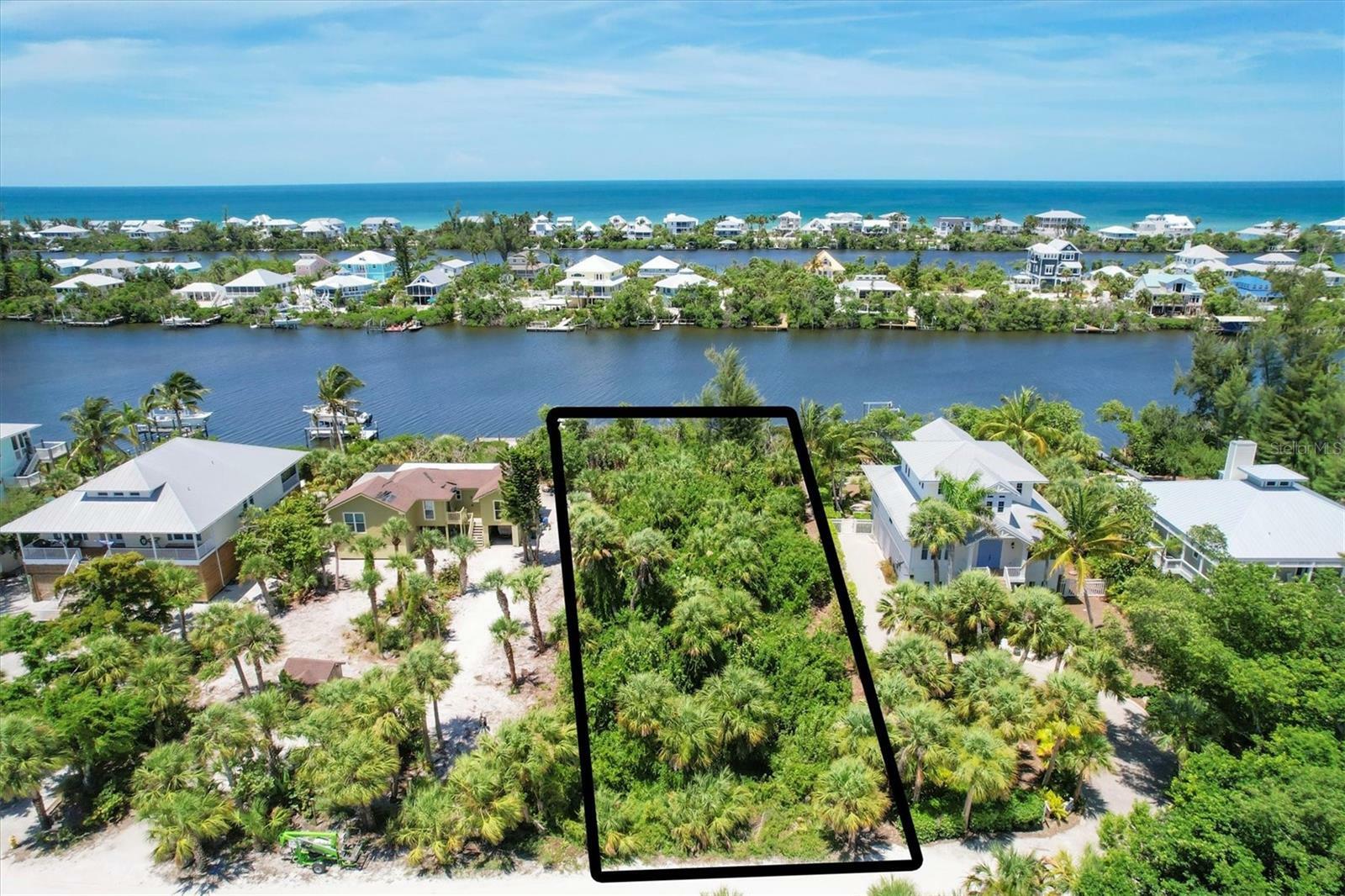 Property Photo:  211 Kettle Harbor Drive  FL 33946 