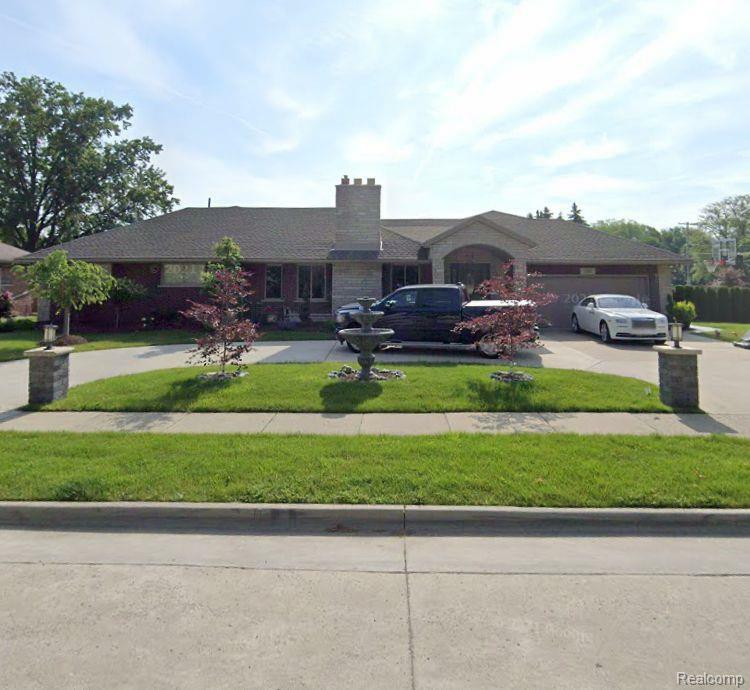 Property Photo:  110 Woodcrest  MI 48124 1139 