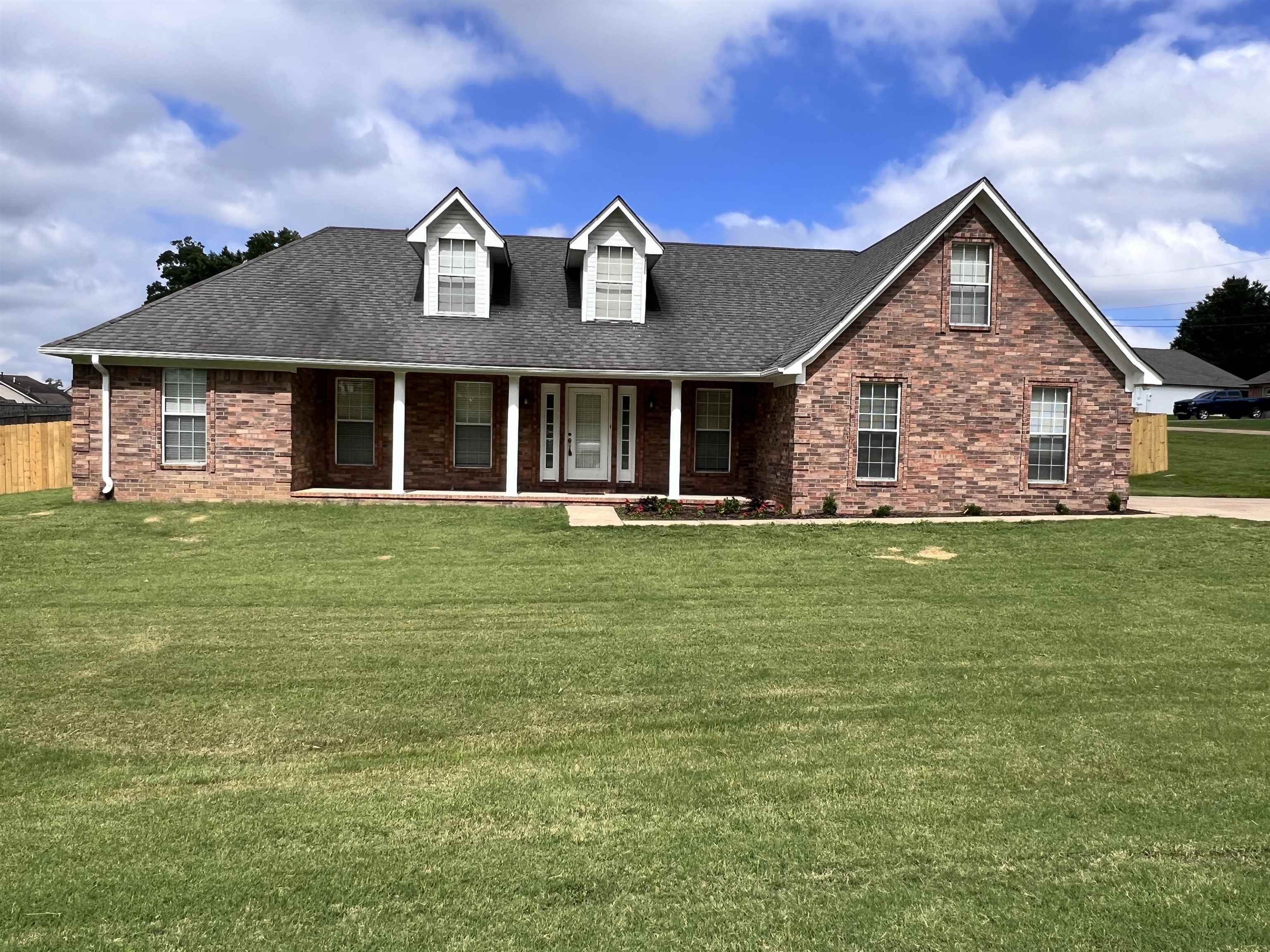 Property Photo:  357 Sterling Farm Dr  TN 38004 