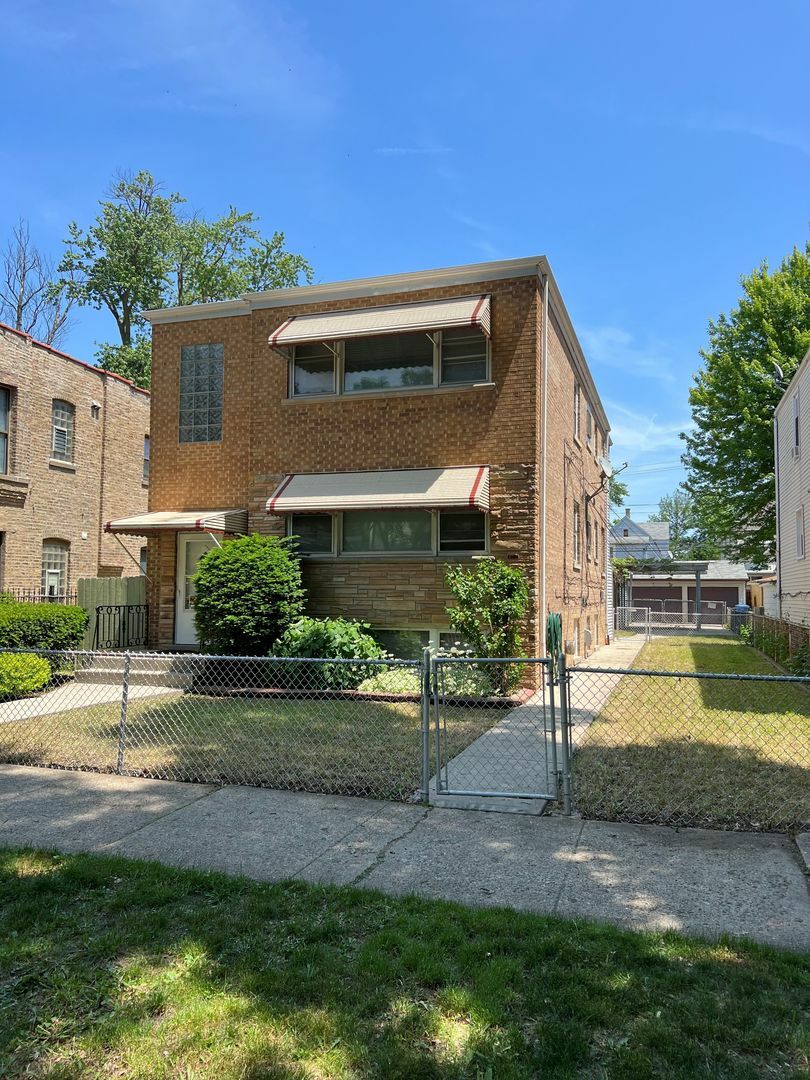 Property Photo:  3851 N Whipple Street 2  IL 60618 