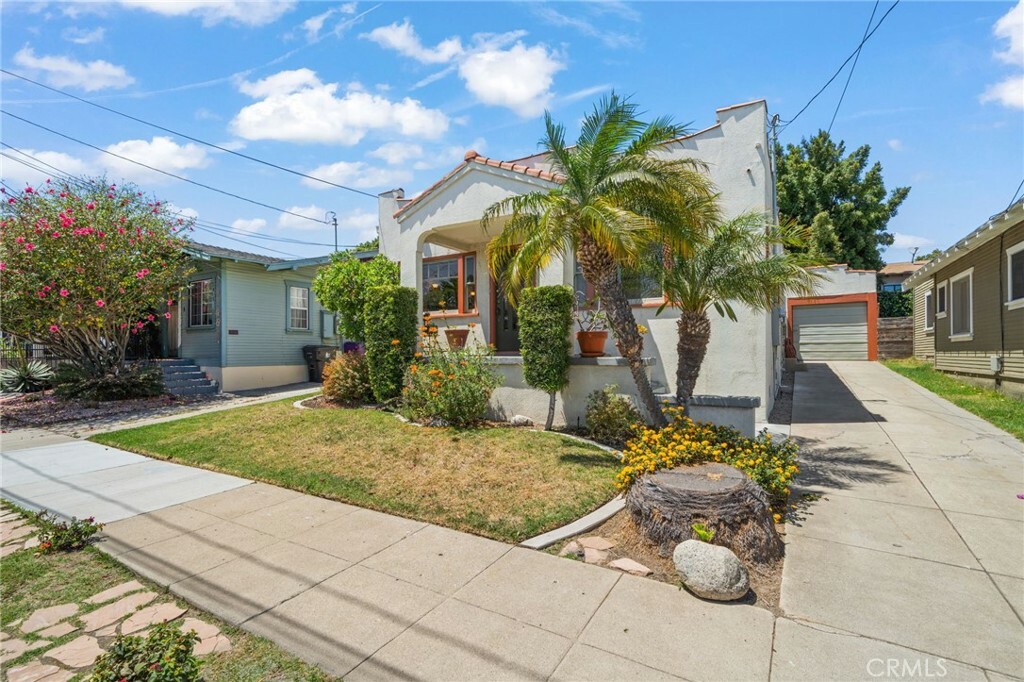 Property Photo:  3817 E Wehrle Street  CA 90804 