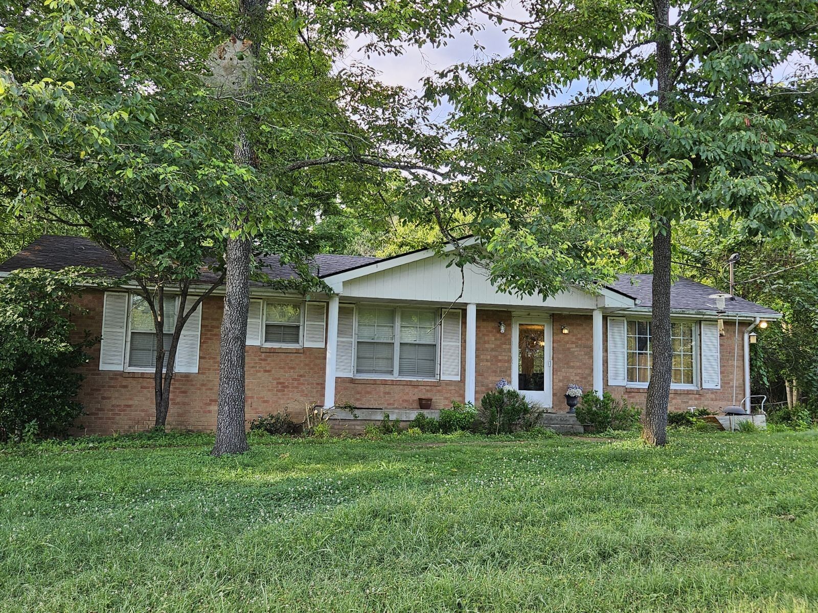 Property Photo:  701 Overlook Dr  TN 37122 