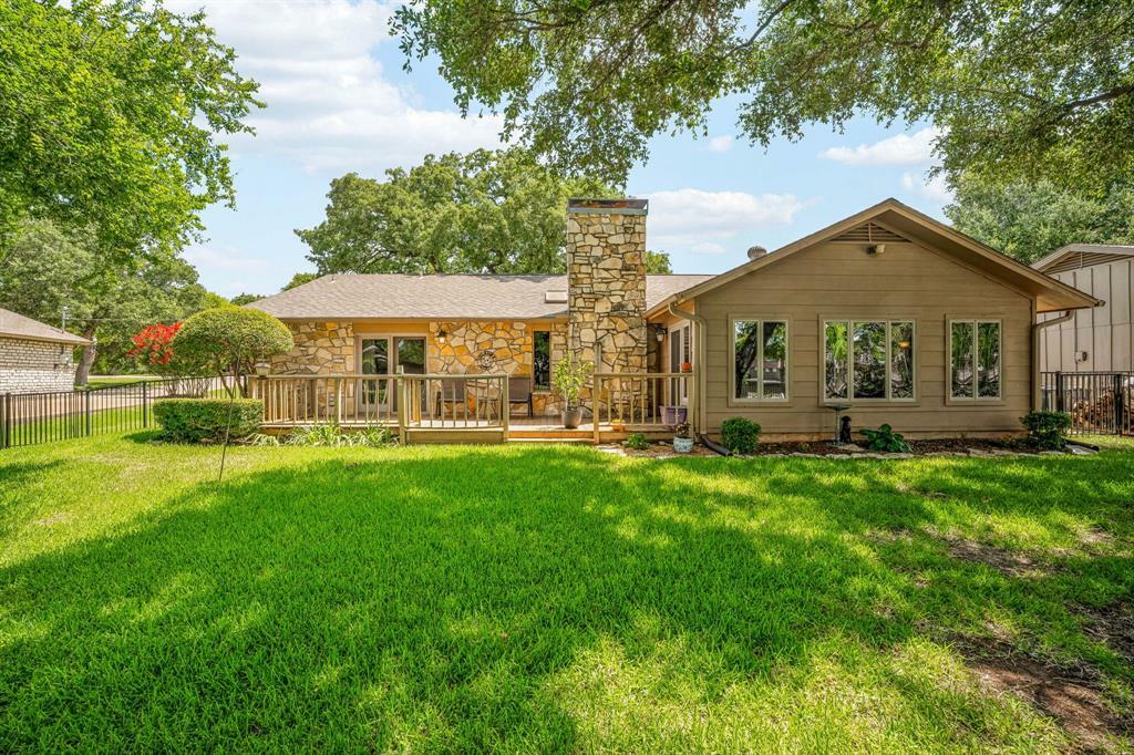 Property Photo:  5807 Choctaw Drive  TX 76049 