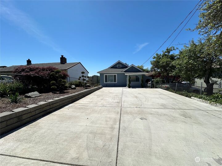 Property Photo:  1535 S Ferdinand Street  WA 98108 