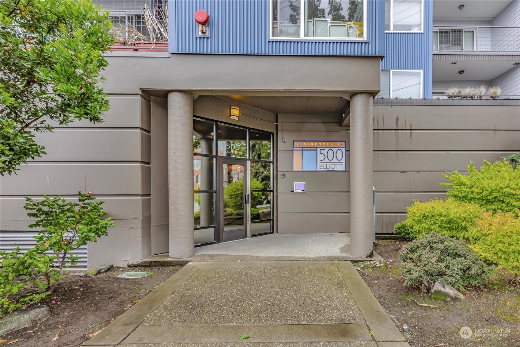 Property Photo:  500 Elliott Avenue W 309  WA 98118 