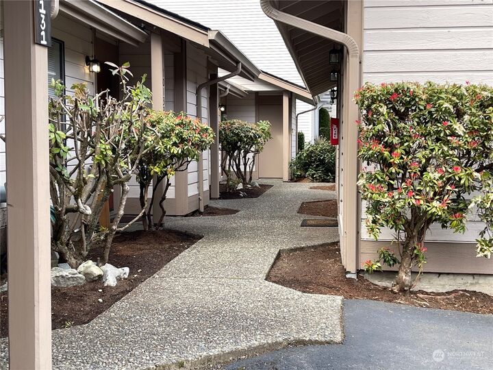 Property Photo:  10151 NE 137th Place 4  WA 98034 