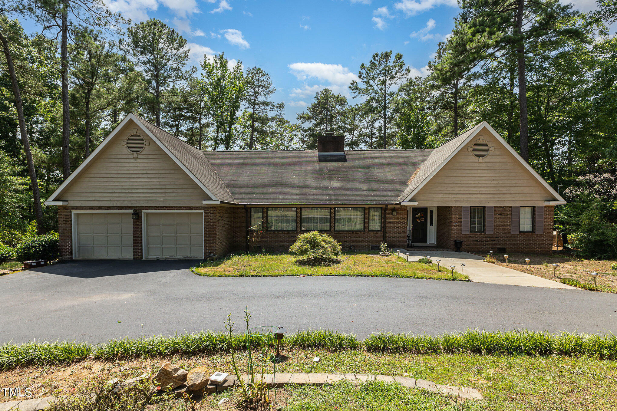 Property Photo:  1905 Wedgewood Drive  NC 27332 