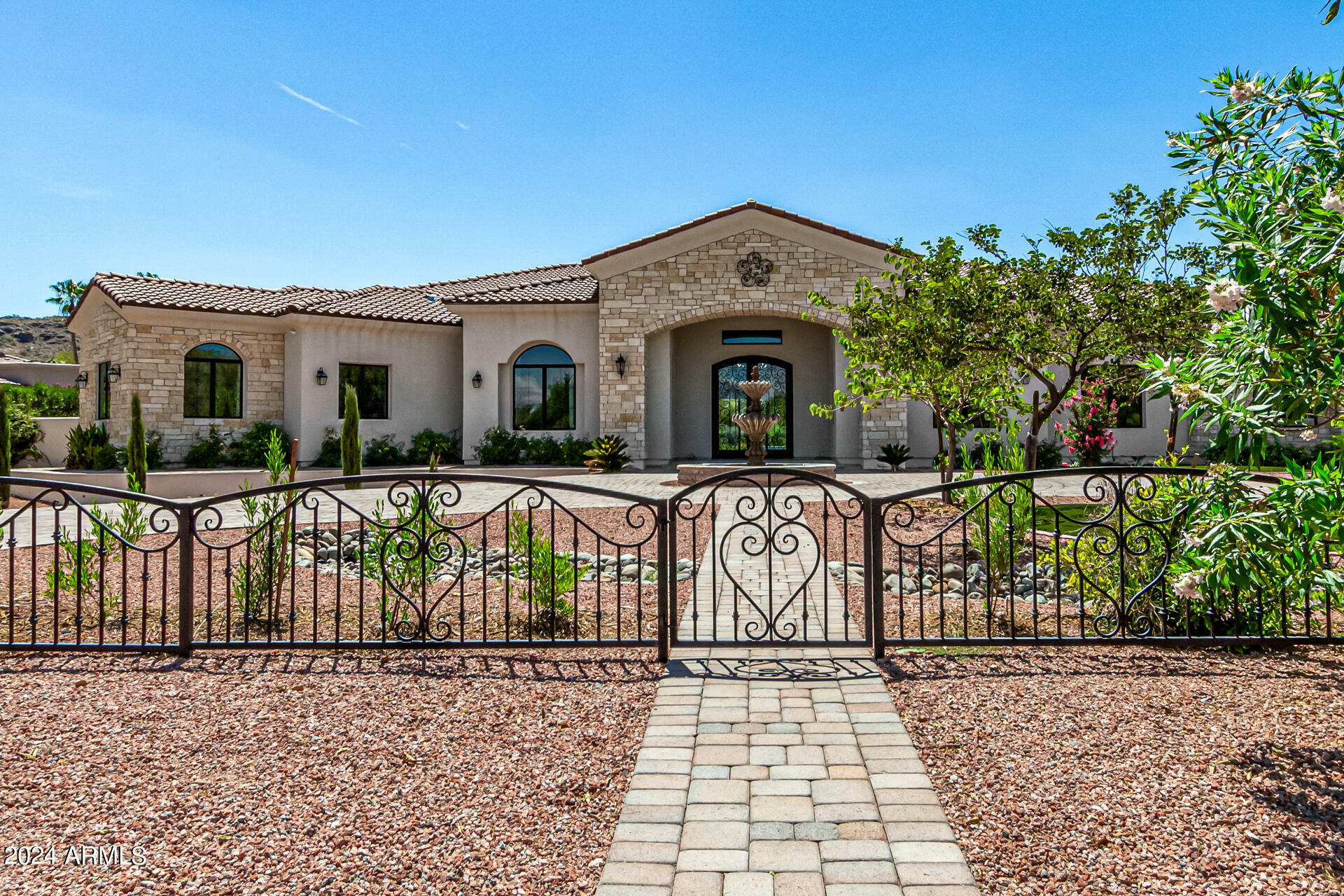 Property Photo:  7568 N Mockingbird Lane  AZ 85253 