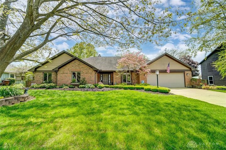 2552 Woodbluff Lane  Dayton OH 45458 photo