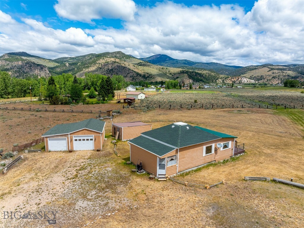 Property Photo:  433 Swamp Creek Road  MT 59762 