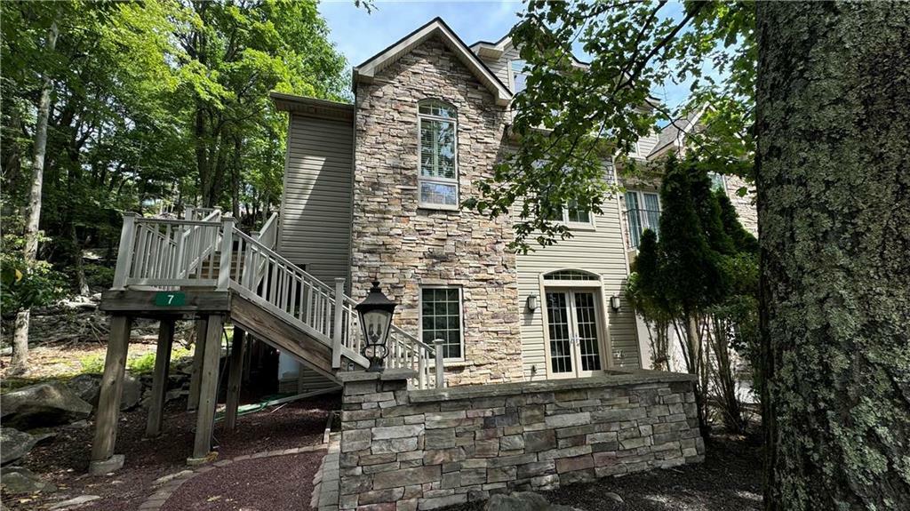 Property Photo:  7 Wildbriar Court  PA 18624 