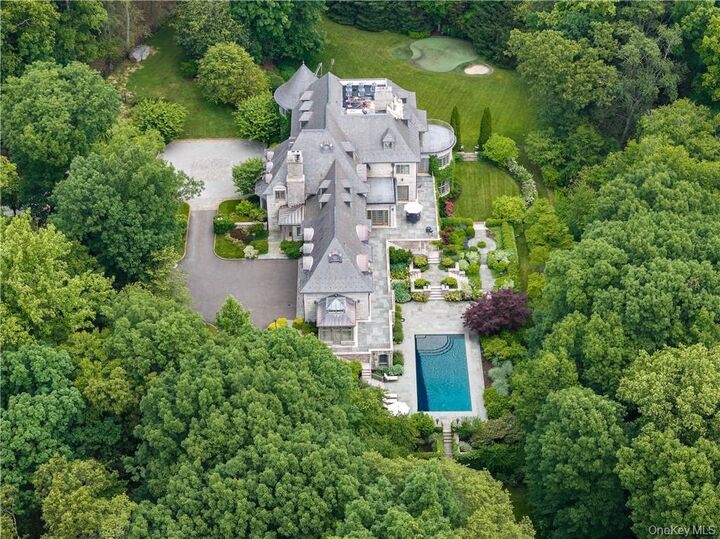 Property Photo:  17 Cowdray Park Drive  NY 10504 