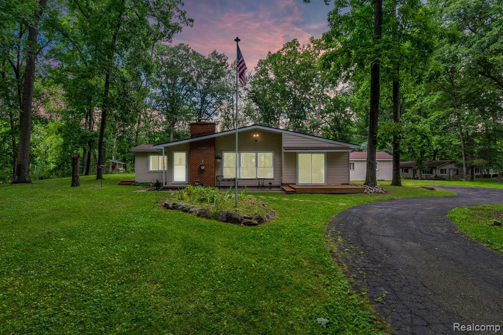 Property Photo:  4864 Mohawk Avenue  MI 48348 3319 