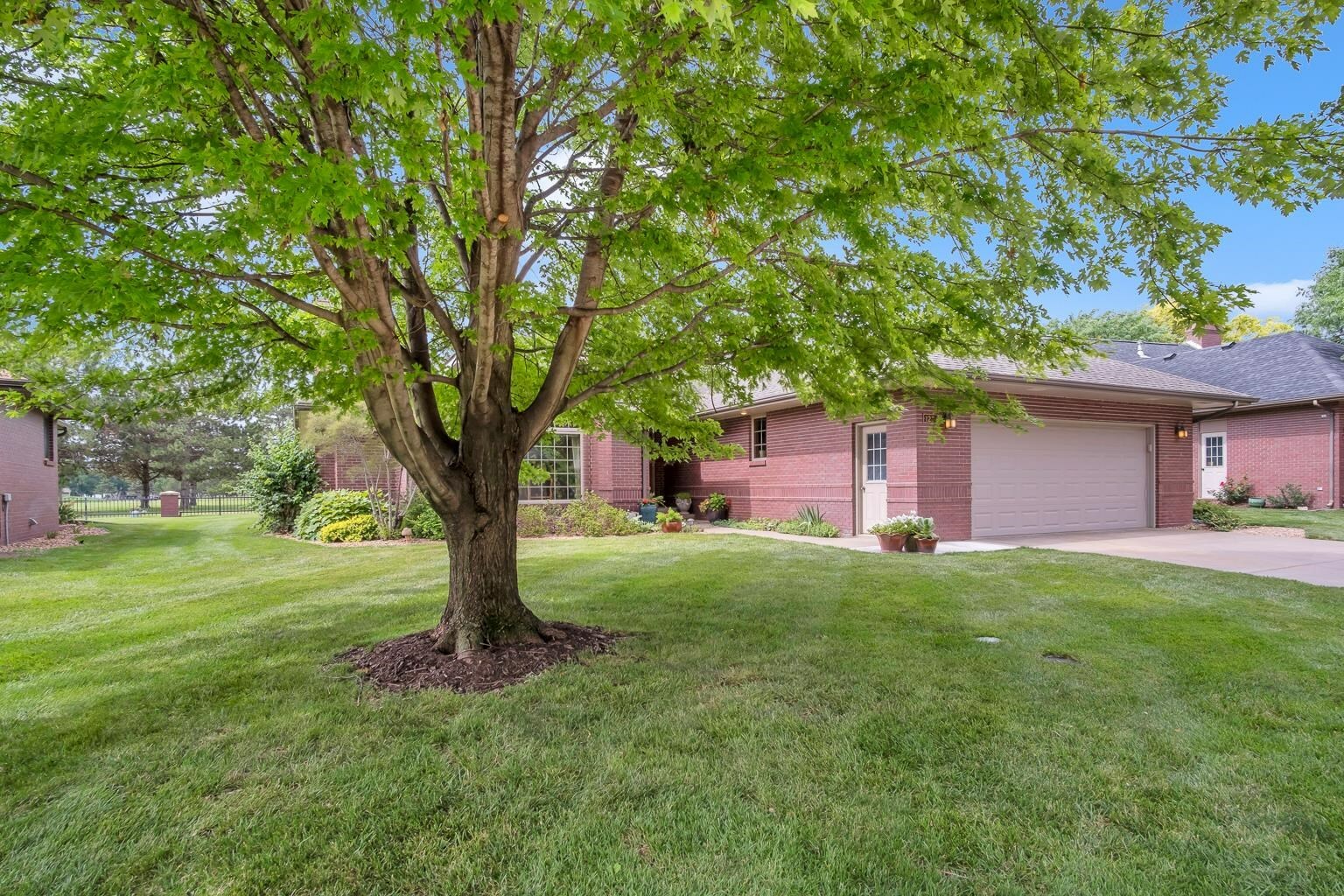 Property Photo:  127 Kingsway  KS 67062 