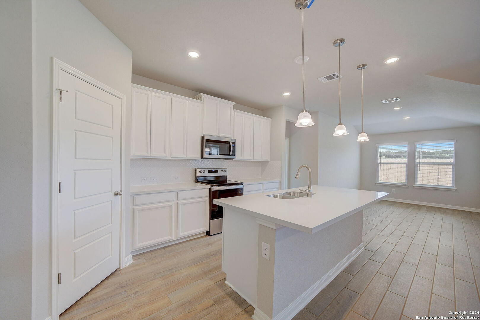 Property Photo: 25776 Rosey Way TX 78006