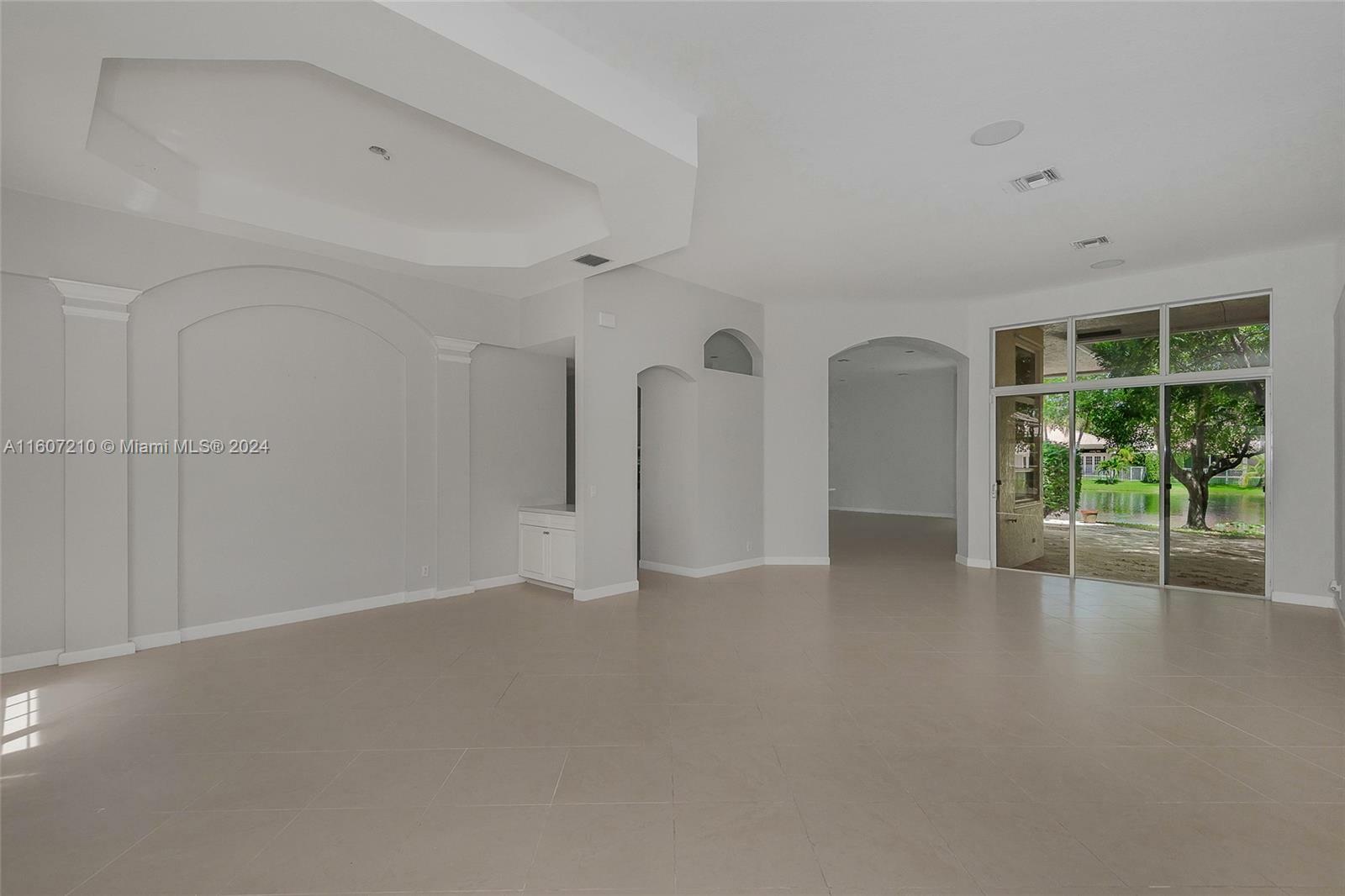 Property Photo:  3843 Oak Ridge Cir  FL 33331 