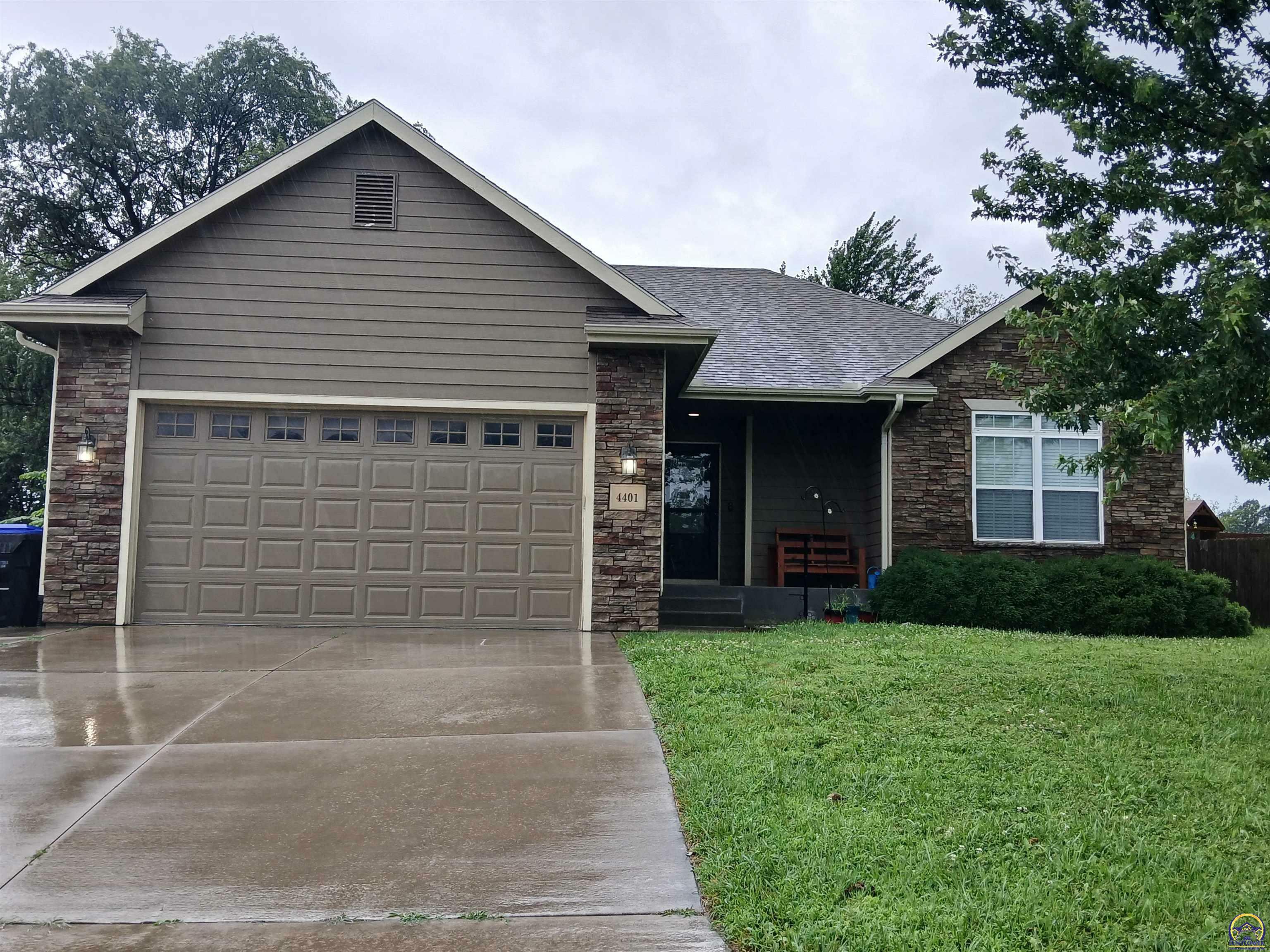 Property Photo: 4401 SW Deer Run St KS 66610