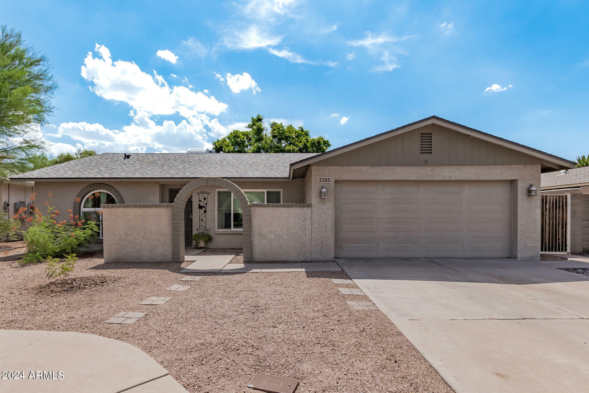 Property Photo:  2208 S Noche De Paz Street  AZ 85202 