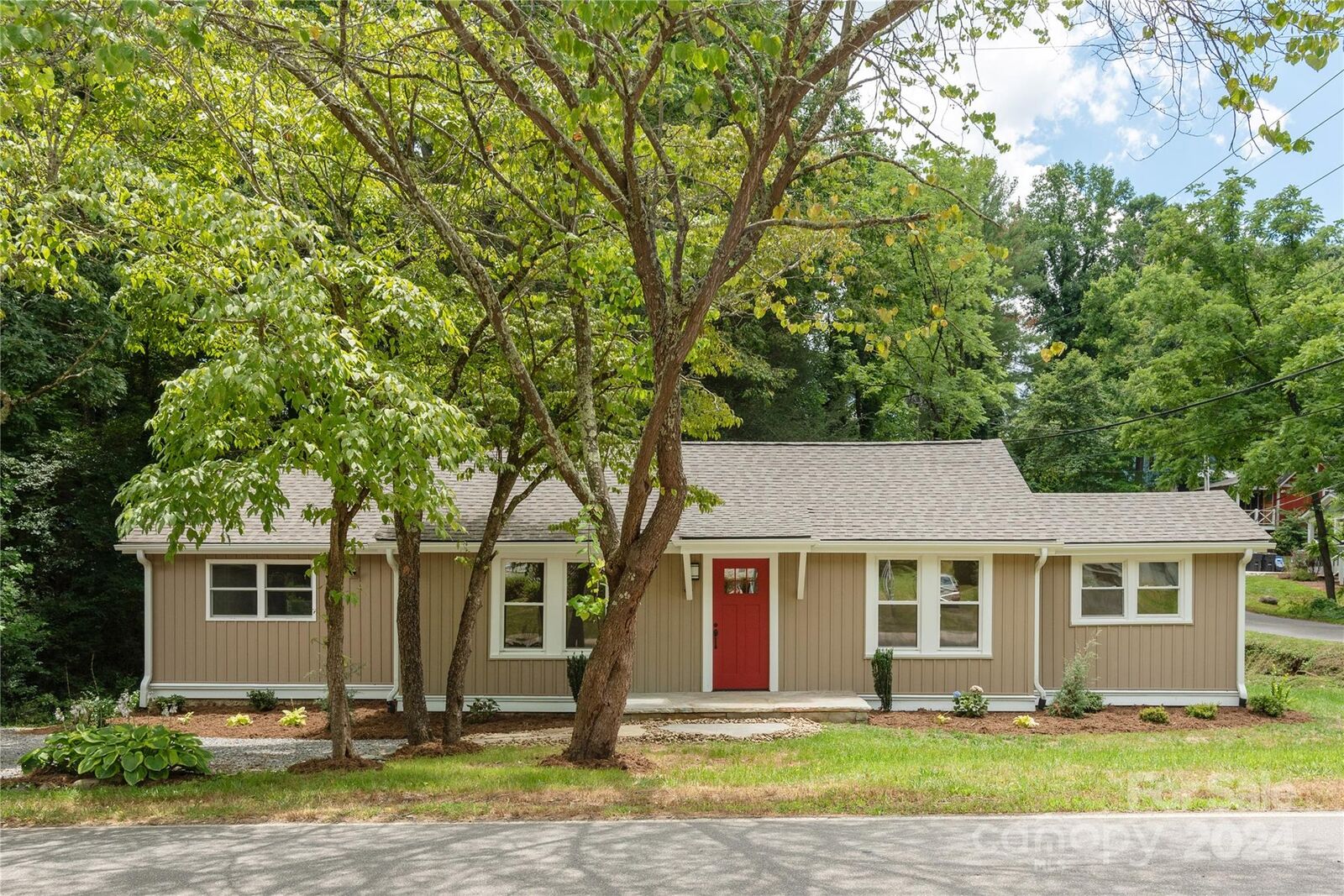 Property Photo: 187 Cragmont Road NC 28711