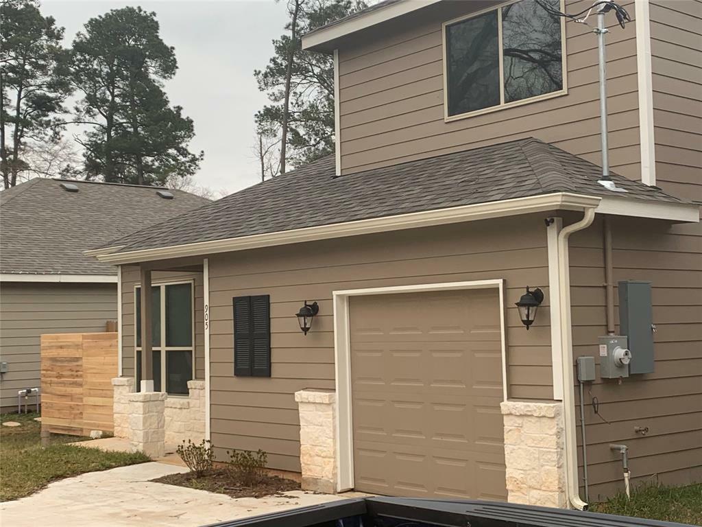 Property Photo: 905 Chickasaw Drive TX 77316