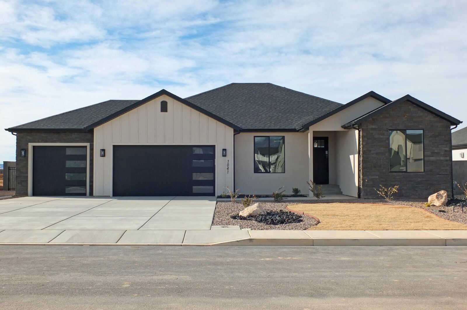 Property Photo: 1041 N Olesia St UT 84721