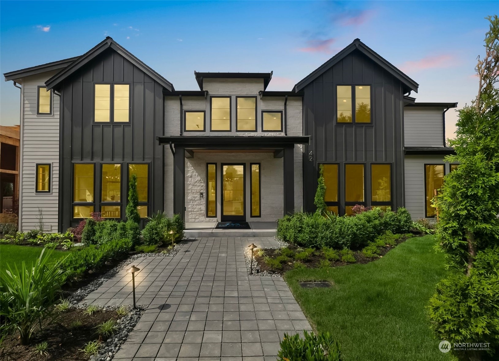 Property Photo: 425 14th Avenue W WA 98033