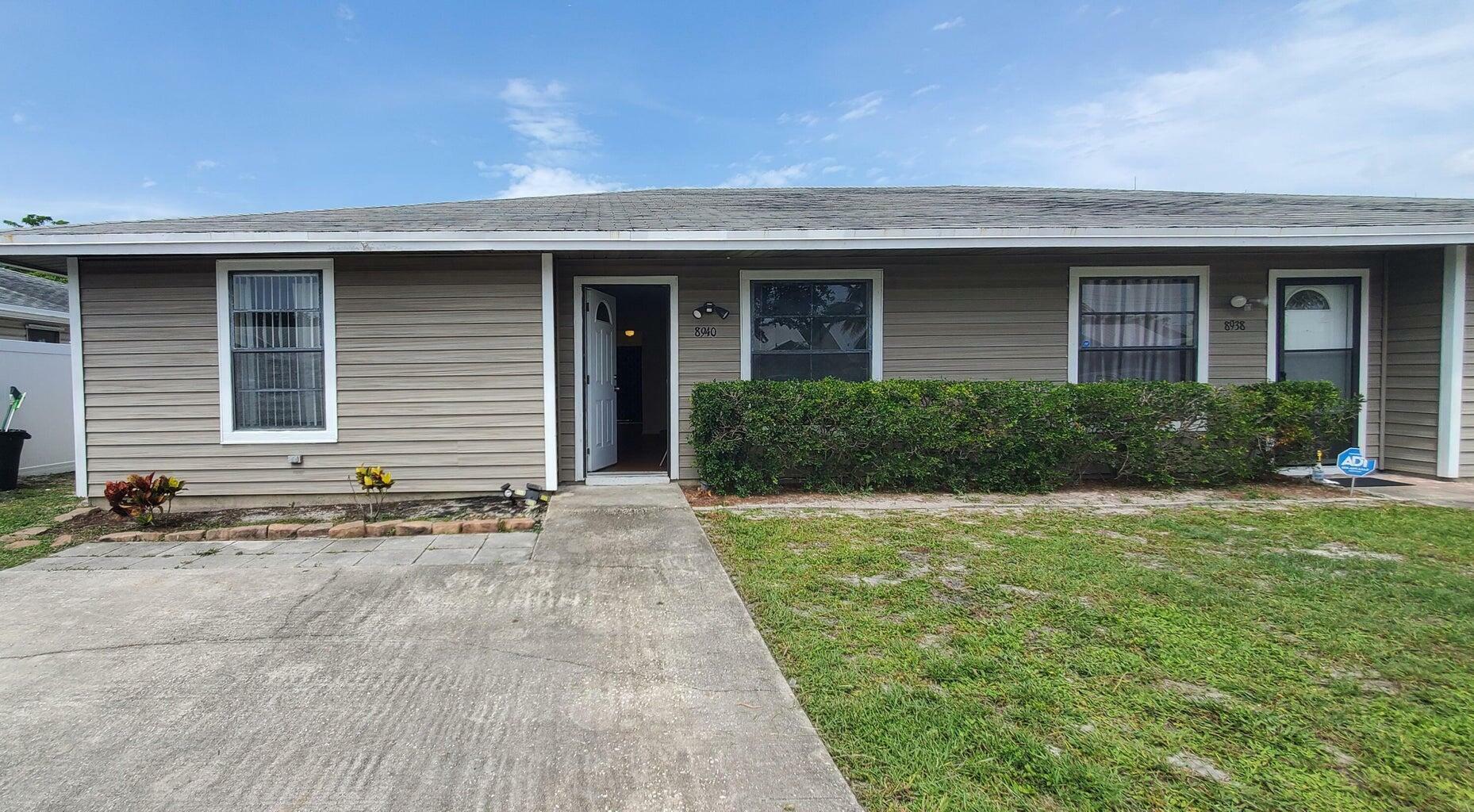 Property Photo:  8940 SE Hobe Ridge Avenue  FL 33455 