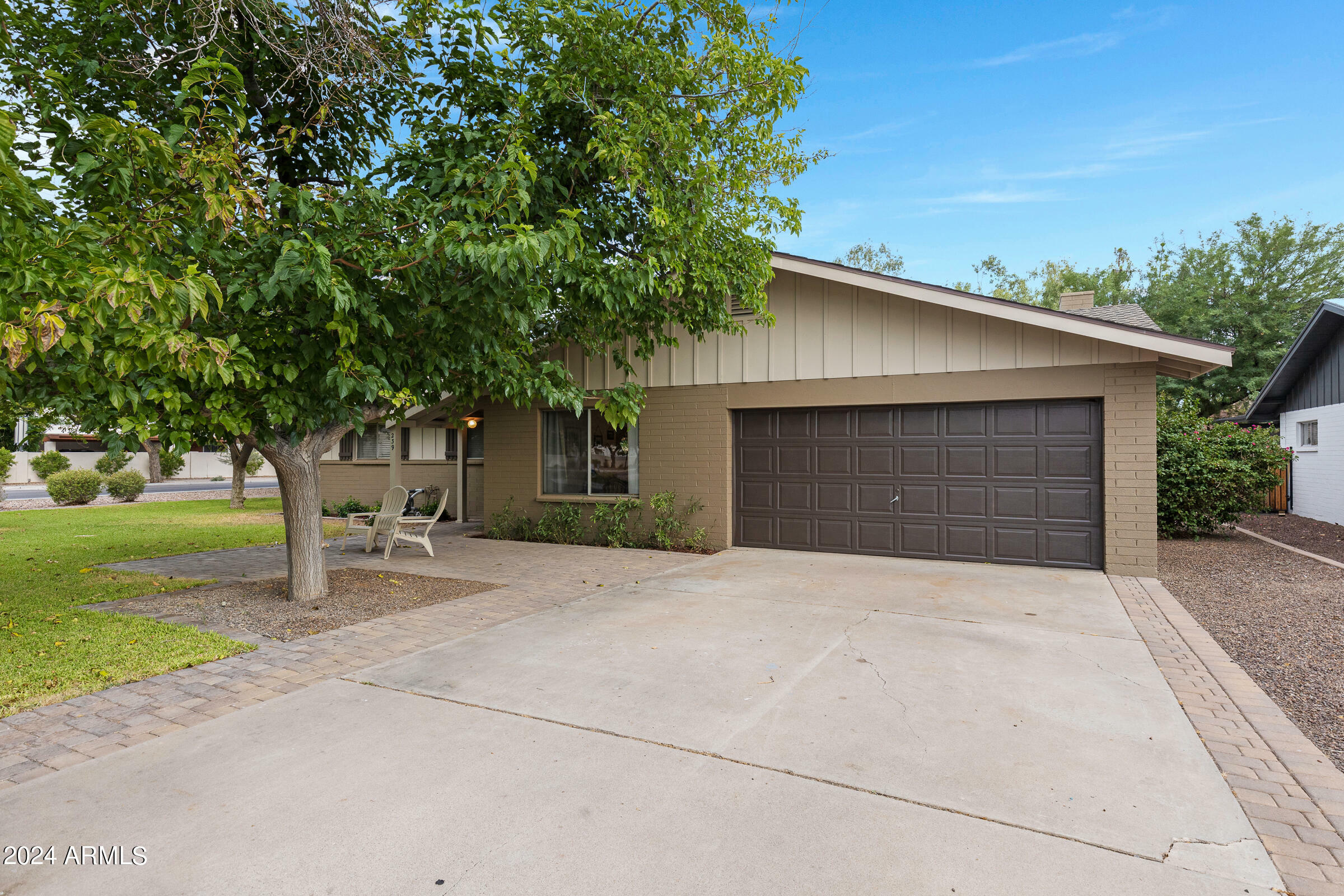 Property Photo: 239 E Huntington Drive AZ 85282