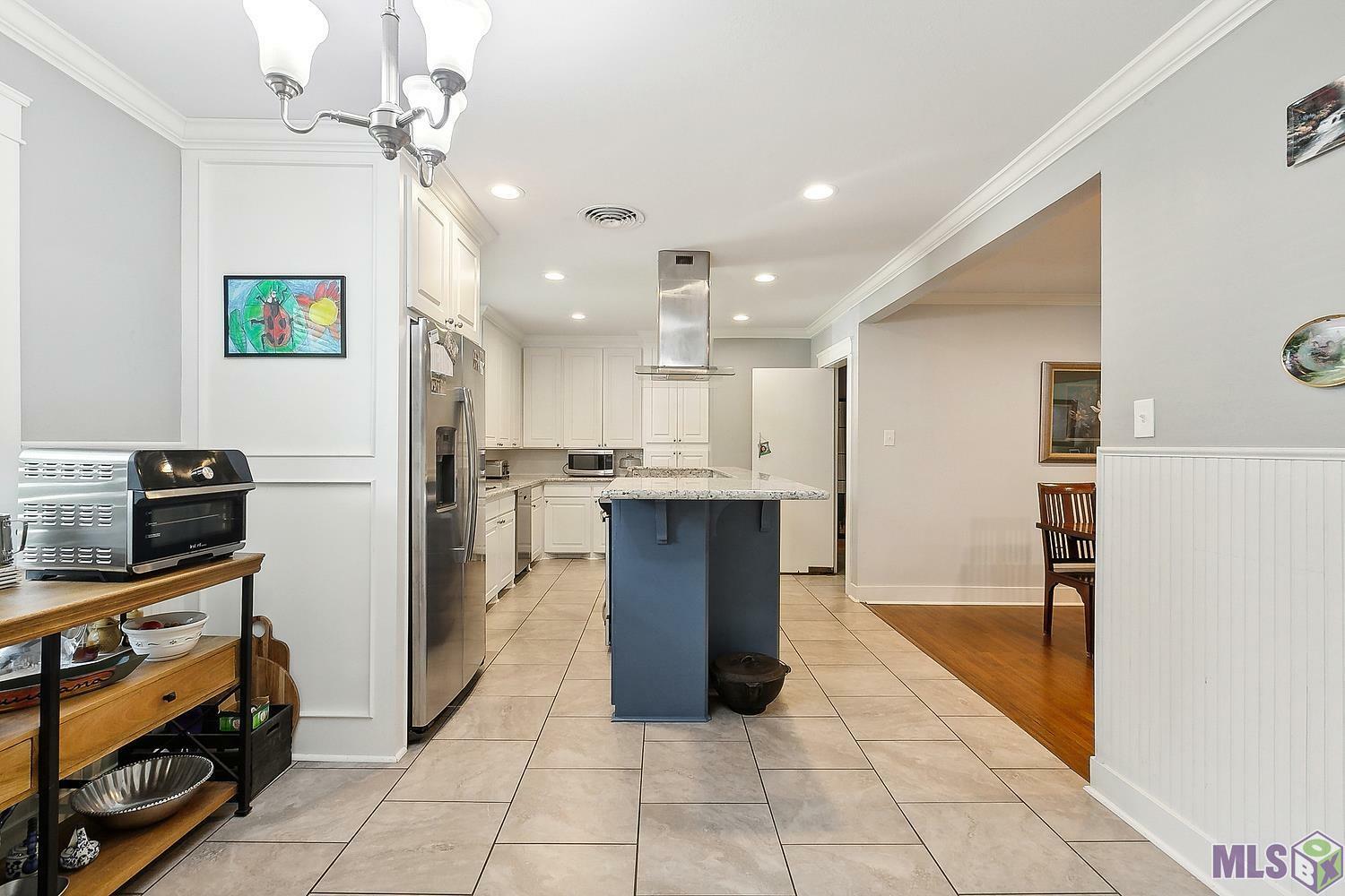 Property Photo:  327 Marion Dr  LA 70806 