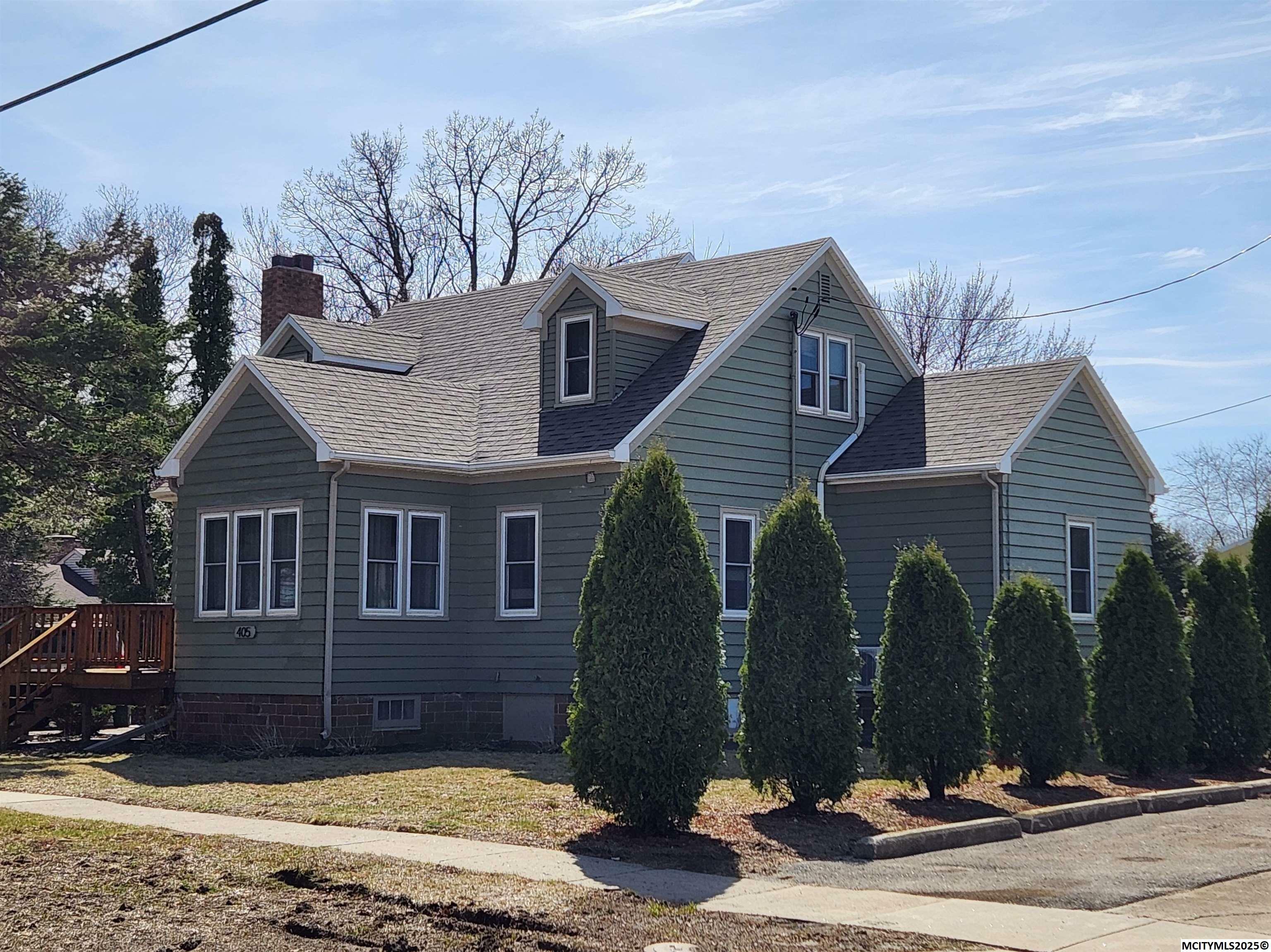 Property Photo: 405 S 12th St IA 50428
