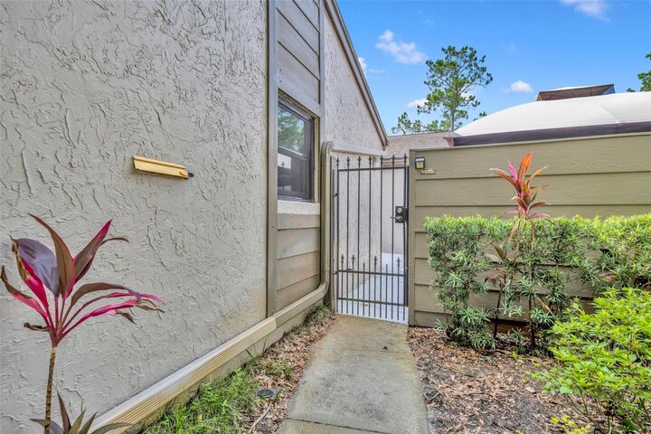 Property Photo:  1400 Fair Oaks Pl  FL 32730 