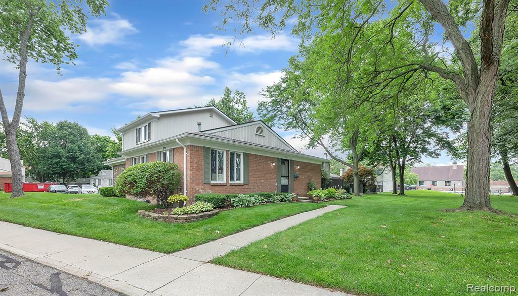 Property Photo:  1963 Wickham Street  MI 48073 1120 